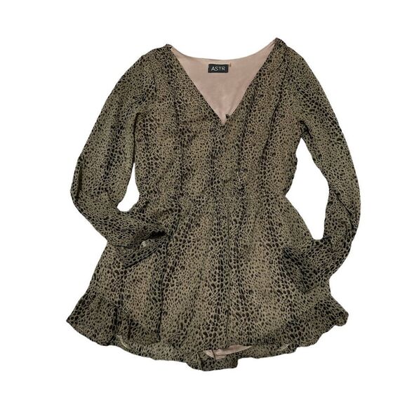 Revolve Astr the label cheetah print short ruffle romper - Picture 1 of 5